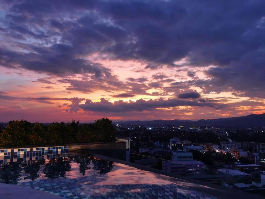 Modern Style Room With Sky Pool 古城边天际泳池公寓 شيانغ ماي المظهر الخارجي الصورة