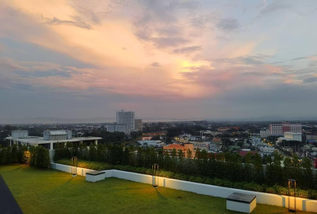 Modern Style Room With Sky Pool 古城边天际泳池公寓 شيانغ ماي المظهر الخارجي الصورة