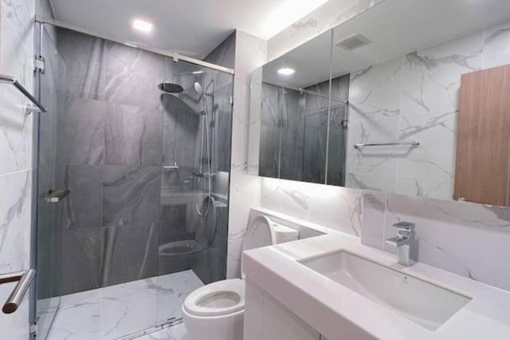 Modern Style Room With Sky Pool 古城边天际泳池公寓 شيانغ ماي المظهر الخارجي الصورة