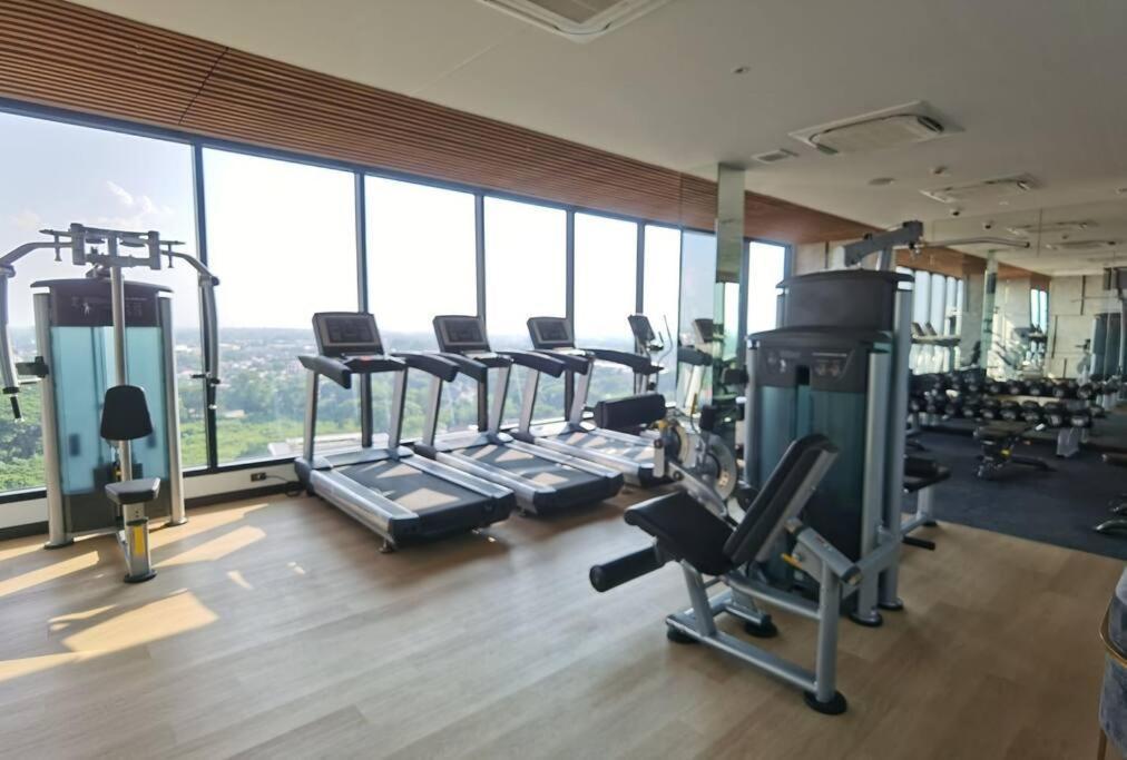 Modern Style Room With Sky Pool 古城边天际泳池公寓 شيانغ ماي المظهر الخارجي الصورة