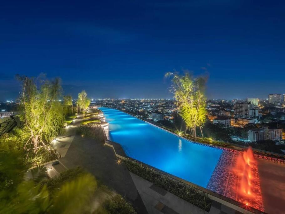 Modern Style Room With Sky Pool 古城边天际泳池公寓 شيانغ ماي المظهر الخارجي الصورة