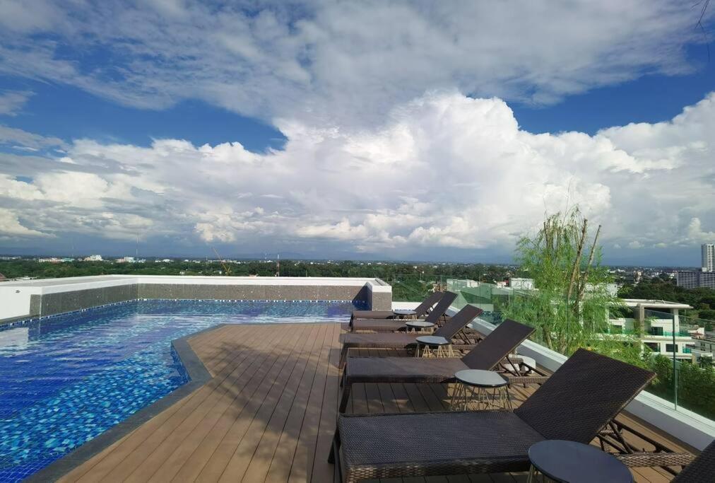 Modern Style Room With Sky Pool 古城边天际泳池公寓 شيانغ ماي المظهر الخارجي الصورة