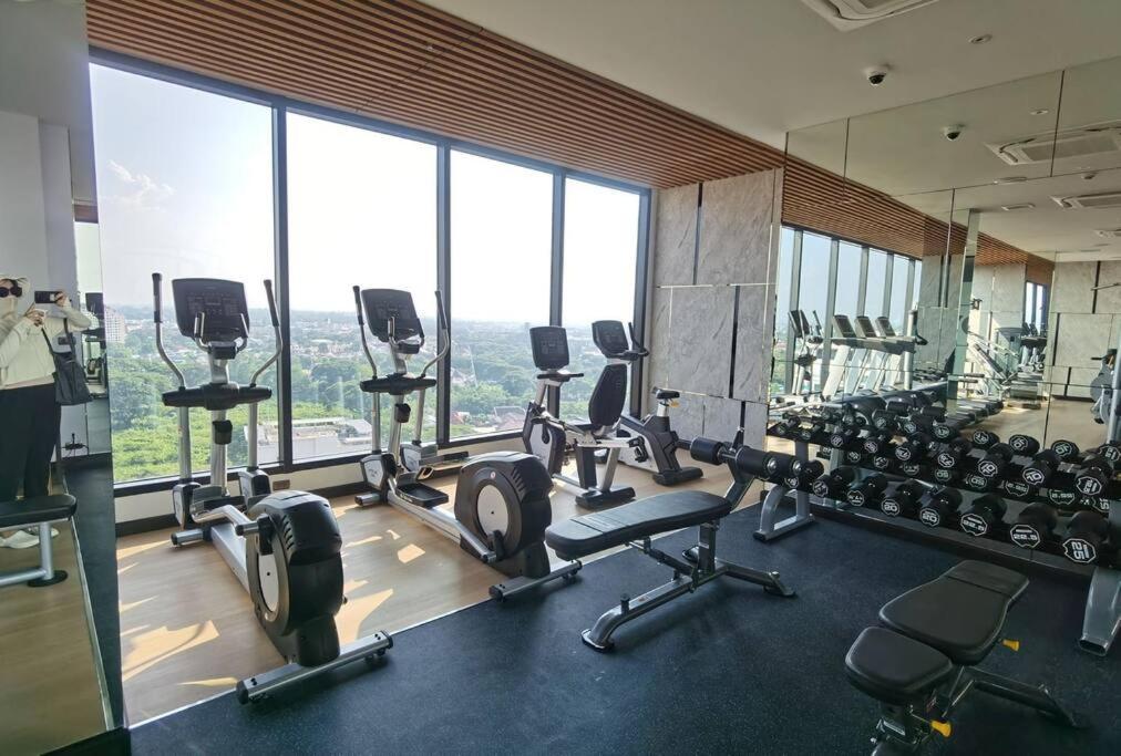 Modern Style Room With Sky Pool 古城边天际泳池公寓 شيانغ ماي المظهر الخارجي الصورة