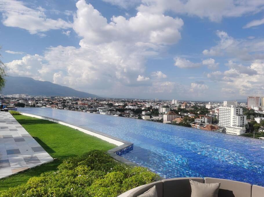 Modern Style Room With Sky Pool 古城边天际泳池公寓 شيانغ ماي المظهر الخارجي الصورة