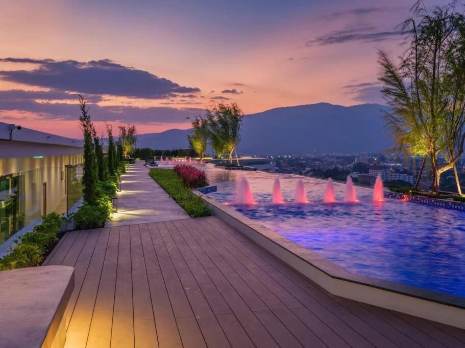 Modern Style Room With Sky Pool 古城边天际泳池公寓 شيانغ ماي المظهر الخارجي الصورة