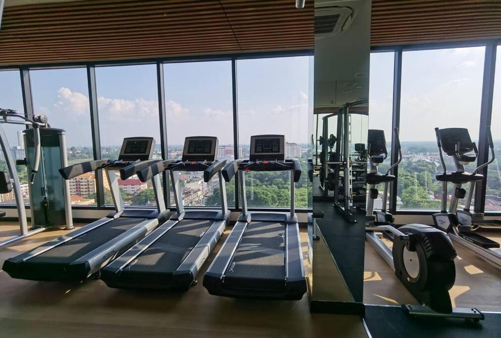 Modern Style Room With Sky Pool 古城边天际泳池公寓 شيانغ ماي المظهر الخارجي الصورة